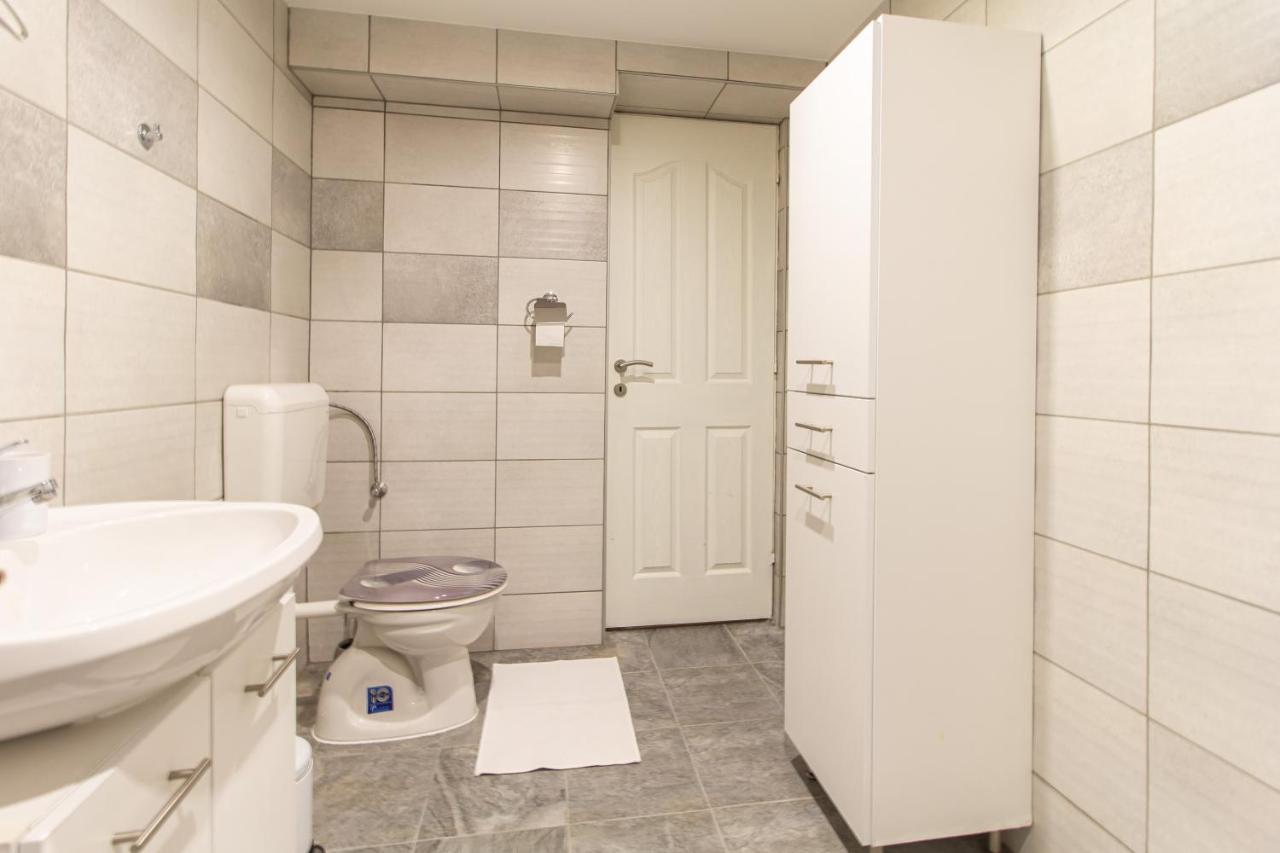 Deli Terasz A Apartman Free Parking, Self-Check-In Anytime Győr Esterno foto