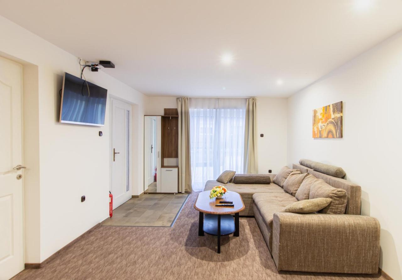 Deli Terasz A Apartman Free Parking, Self-Check-In Anytime Győr Esterno foto