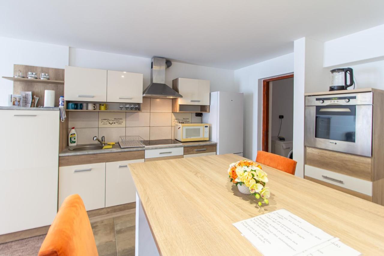 Deli Terasz A Apartman Free Parking, Self-Check-In Anytime Győr Esterno foto