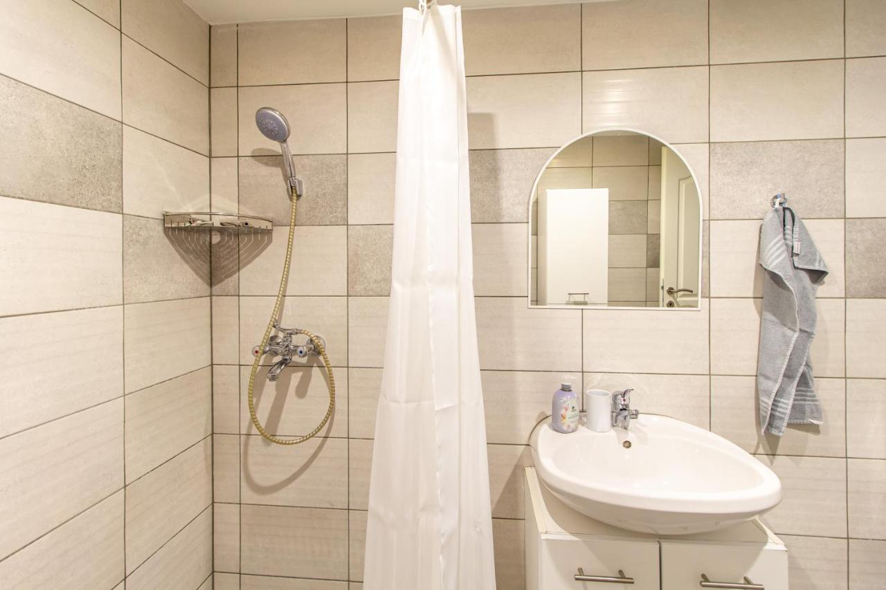 Deli Terasz A Apartman Free Parking, Self-Check-In Anytime Győr Esterno foto