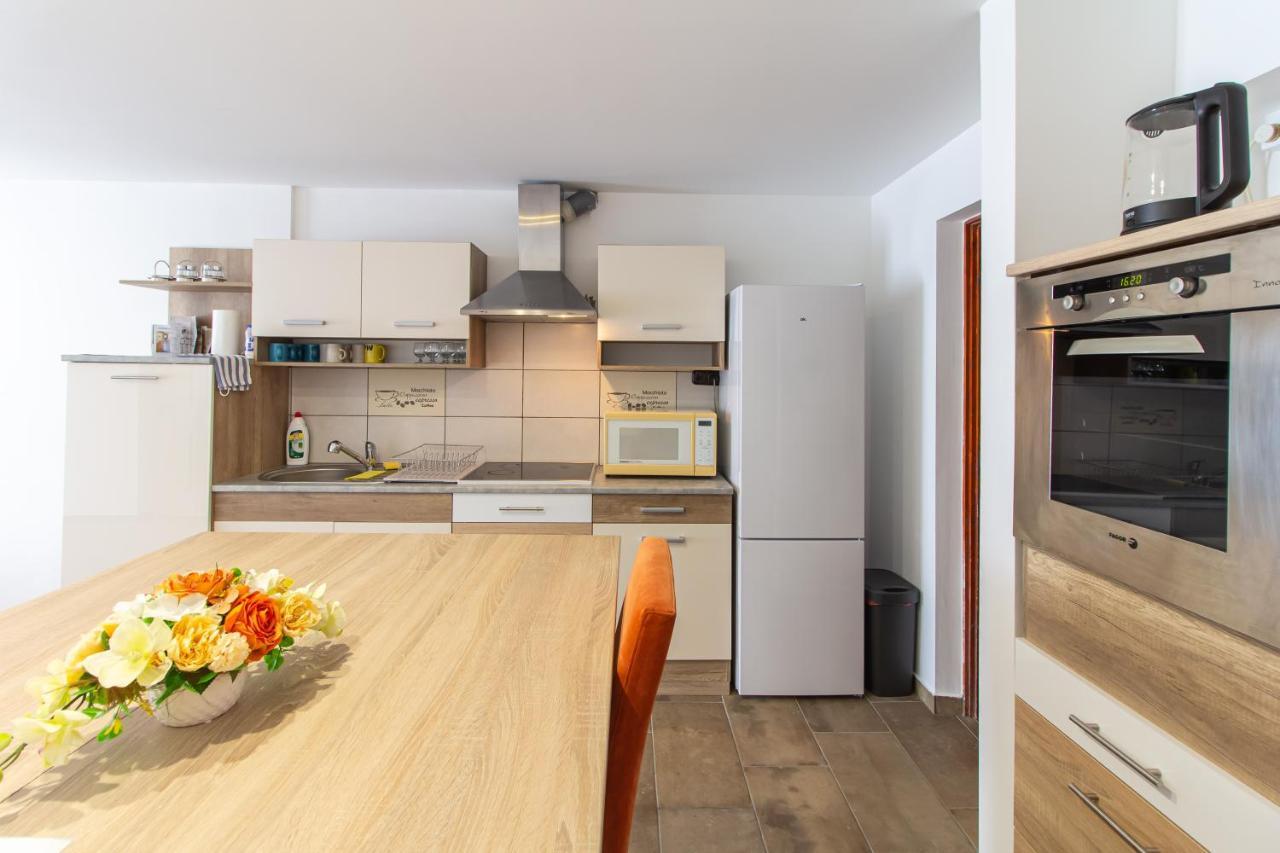 Deli Terasz A Apartman Free Parking, Self-Check-In Anytime Győr Esterno foto