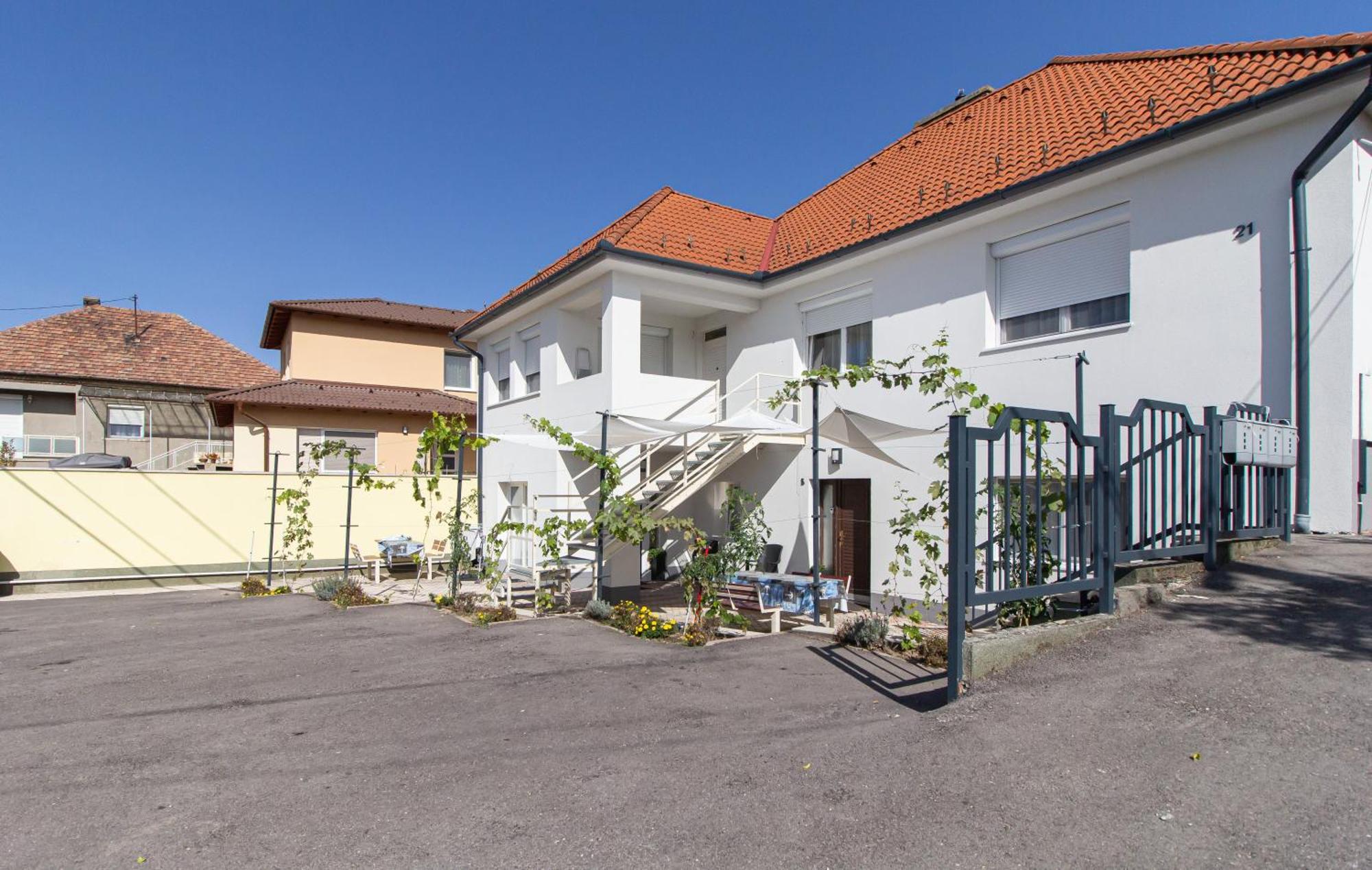 Deli Terasz A Apartman Free Parking, Self-Check-In Anytime Győr Esterno foto