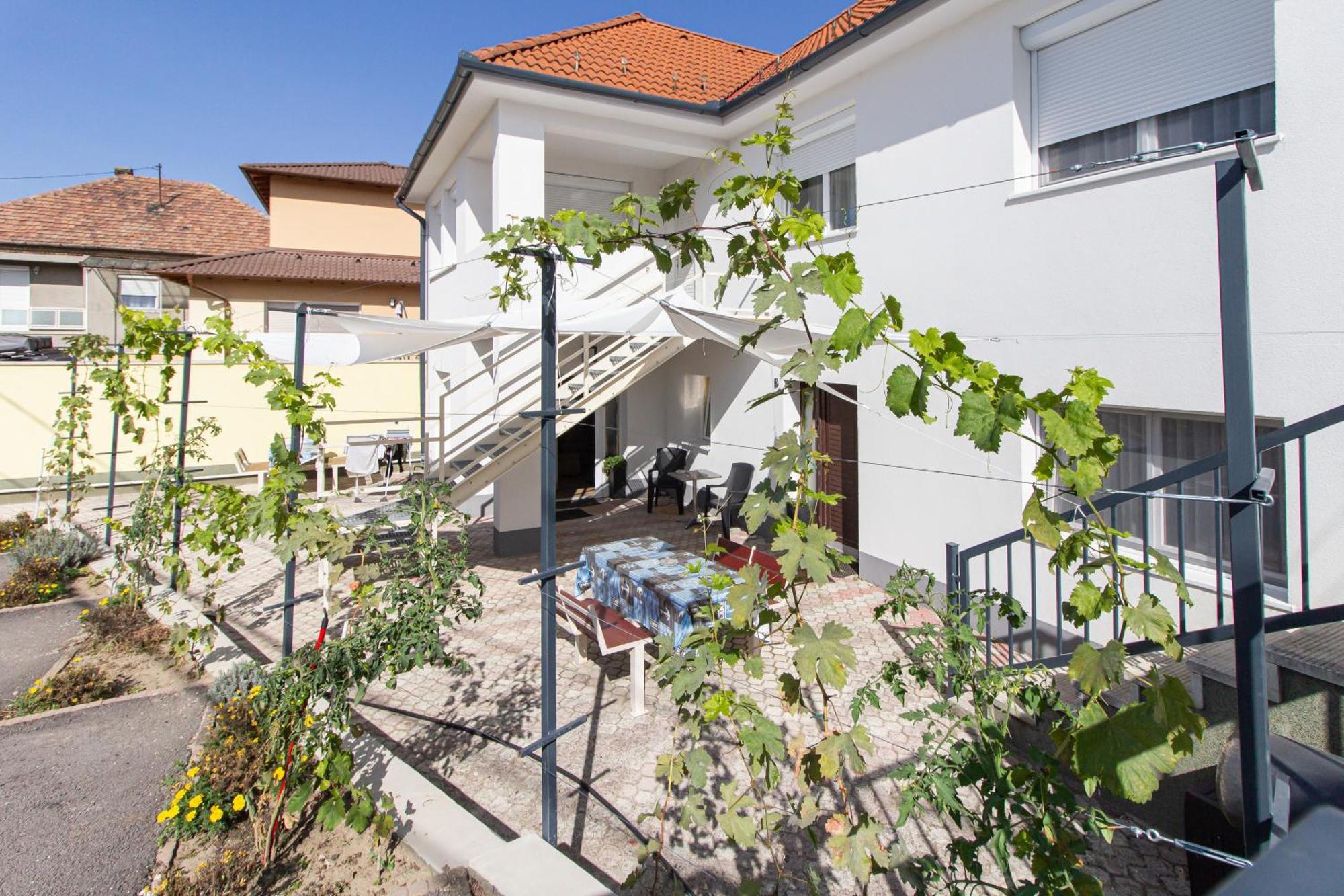 Deli Terasz A Apartman Free Parking, Self-Check-In Anytime Győr Esterno foto